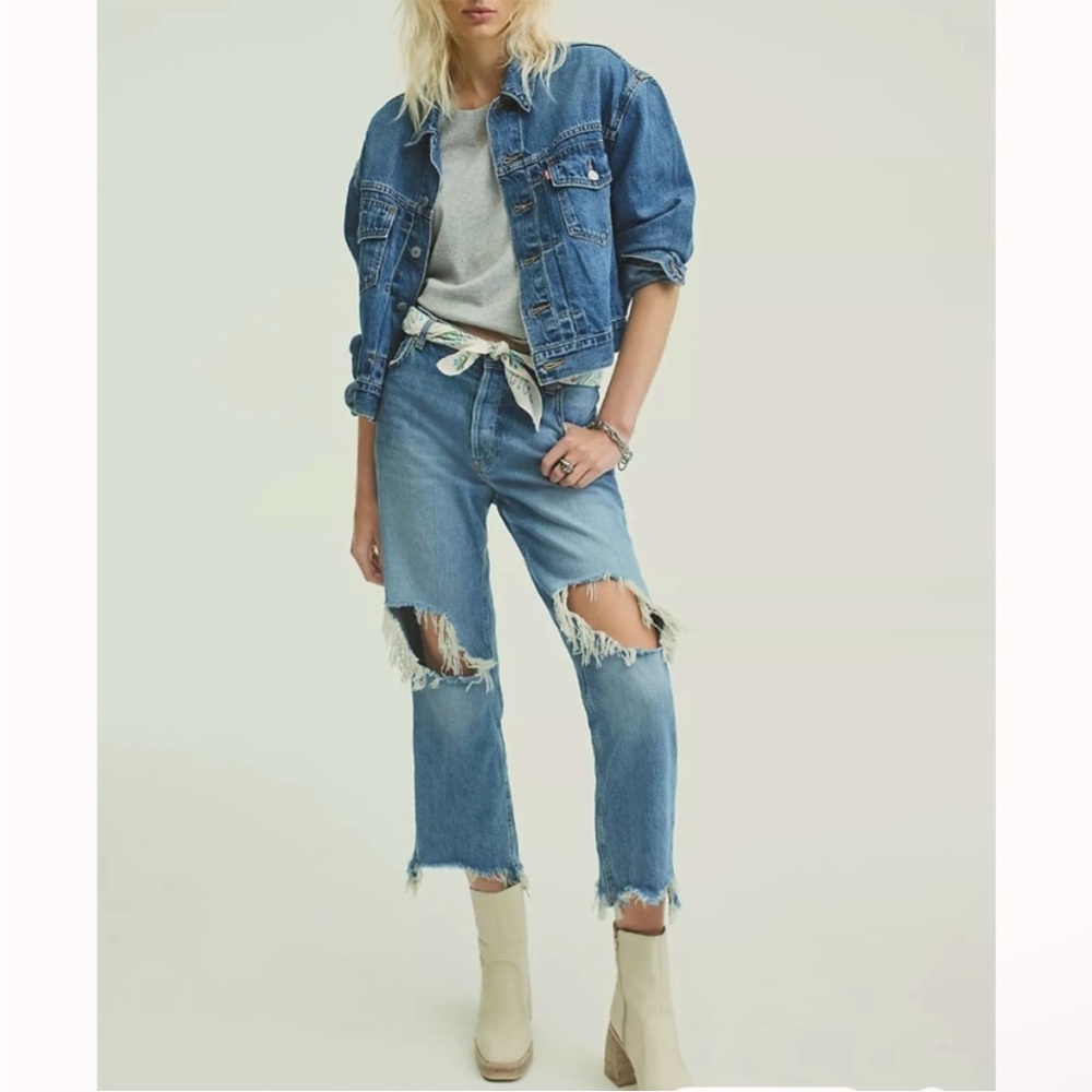 We The Free NWT Maggie Straight Jeans Light Stone Wash